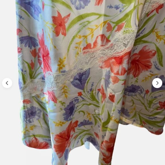 White Silky Cabernet Floral Lace V Neck Full Length Nightgown Size Small - Picture 4 of 6